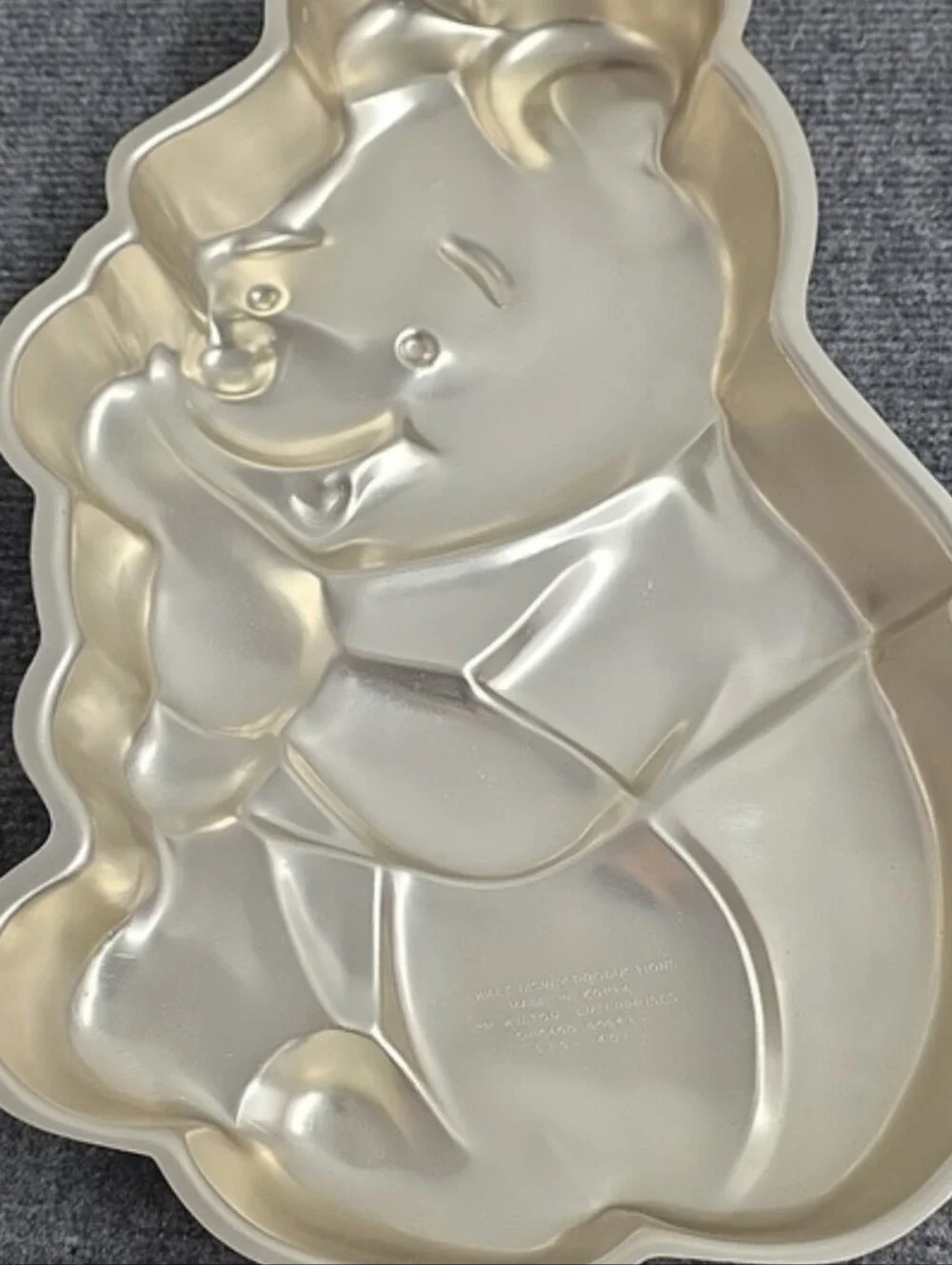 Wilton Winnie the Pooh Aluminum Cake Pan Disney Character Baking Mold